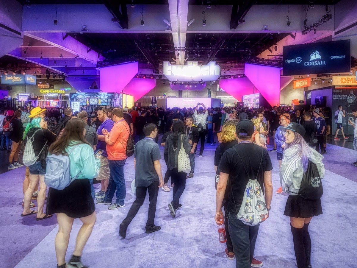 A large crowd fills the TwitchCon 2019 convention floor